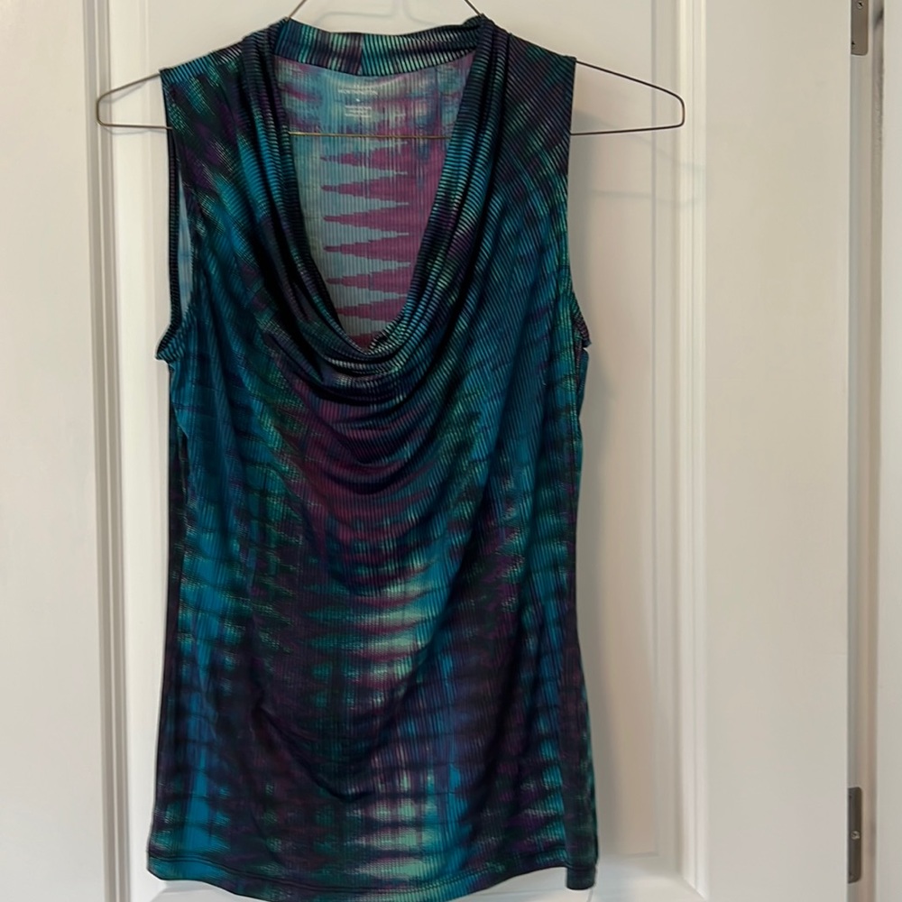 Silky sleeveless dress shirt, multicolor. Size medium